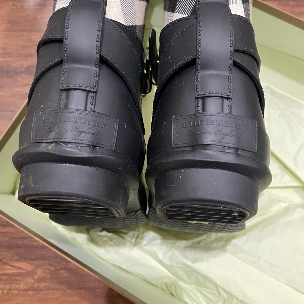 Burberry Vintage Check Rainboots - Picture 11 of 12